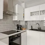 Sg, Charming Chelsea Balcony Suite